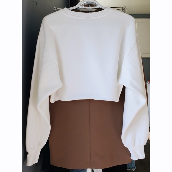 Brand New - Aritzia - TNA Cozy Fleece Boyfriend Cropped Sweatshirt - Picture 4 of 10